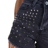 Shorts denim con borchie