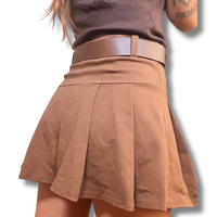 Gonnellina con pieghe e cintura